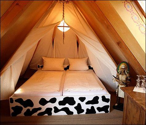 Hotel Knopf Und Knopf Erlebniswelt Warthausen Zimmer foto